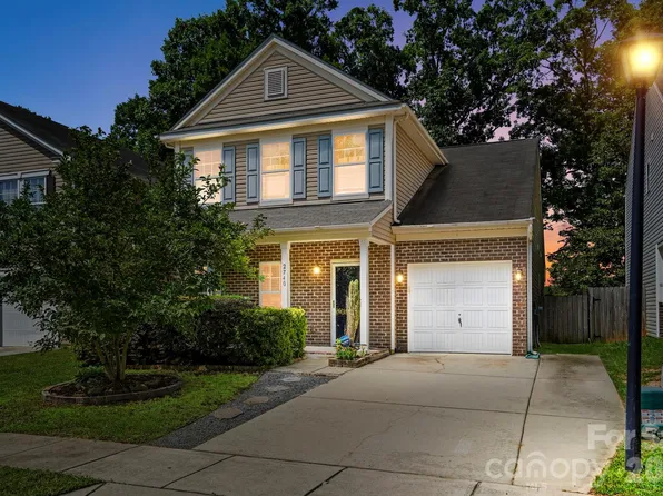 2740 Bramble Ridge Ct, Charlotte, NC 28215