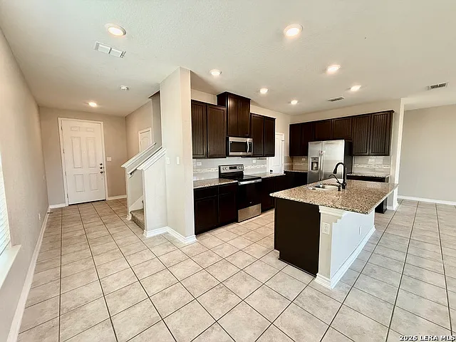 4 bed, 2.5 bath, 2314 sqft, $2,050 — Photo 2
