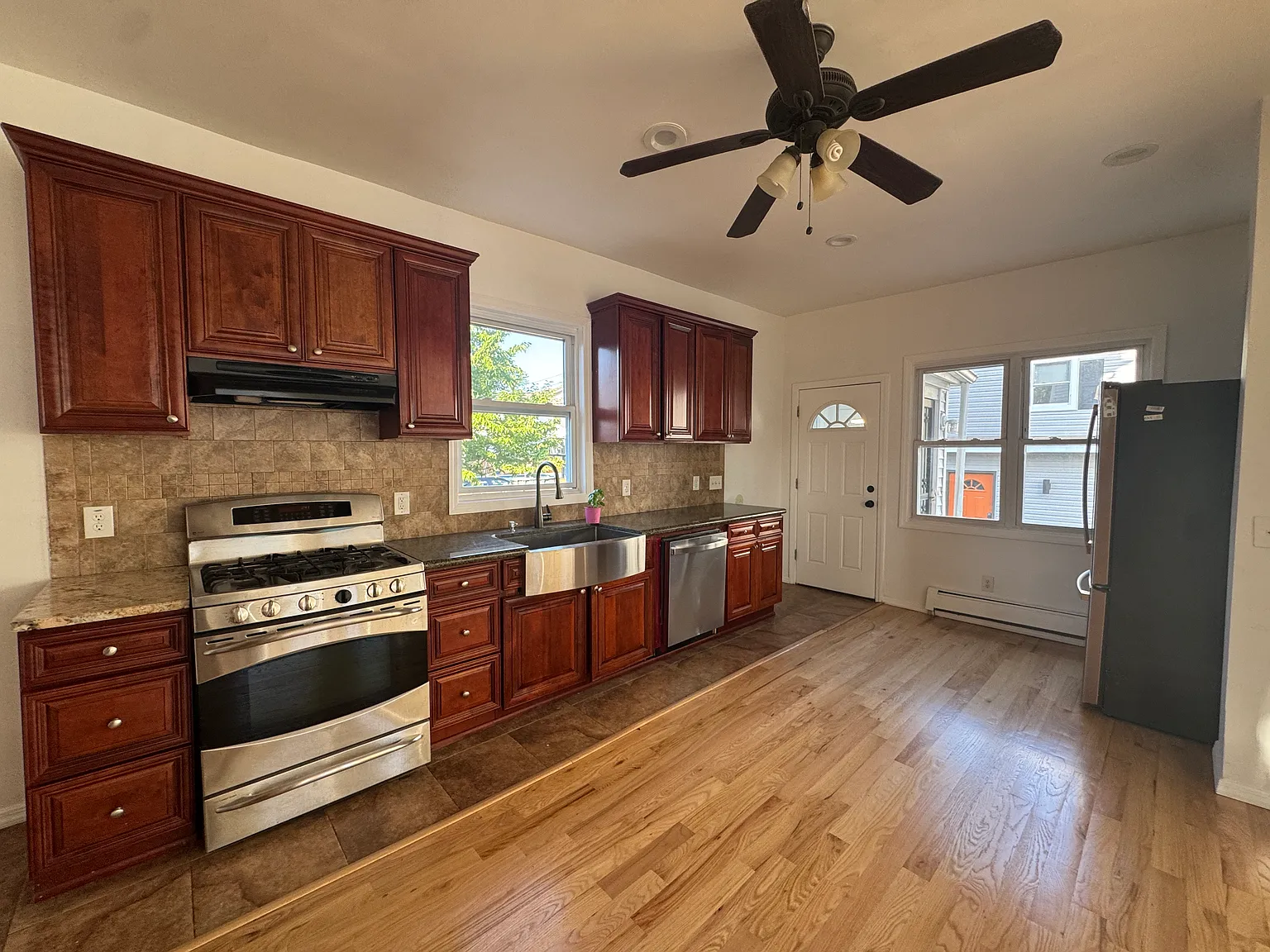 6 bed, 3.5 bath, $5,000 — Photo 3