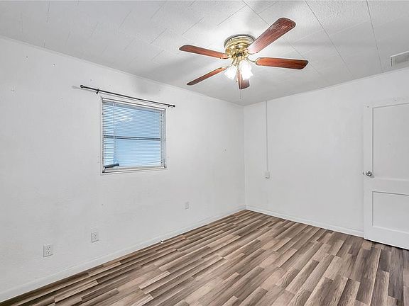 3rd image of 715 New Jersey St