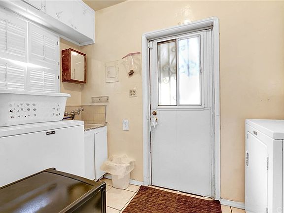 5th image of 1858 W 91st Pl