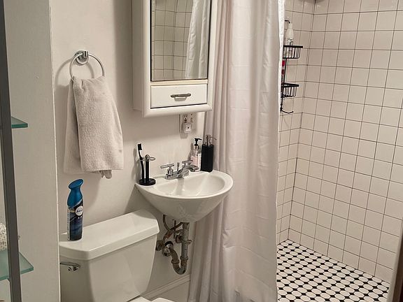 4th image of 2747 N Dayton St #G