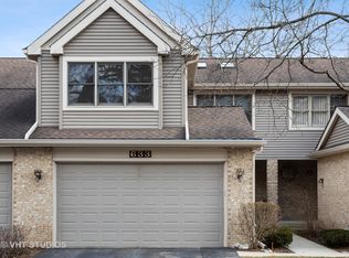633 N Walden Dr, Palatine, IL 60067