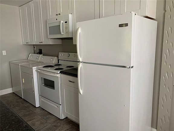 4th image of 38 Falcon Ln E