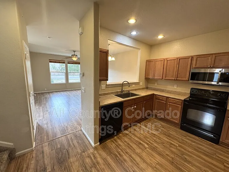 7332 Sandy Springs Point — Photo 4