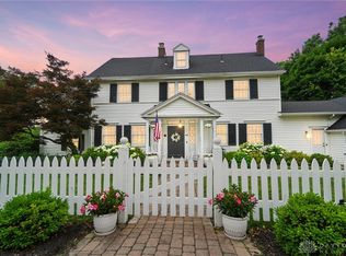 447 Kramer Rd, Oakwood, OH 45419