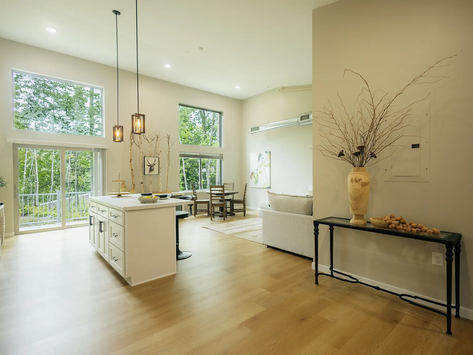 2 bed, 1044 sqft, $2,125 — Photo 2