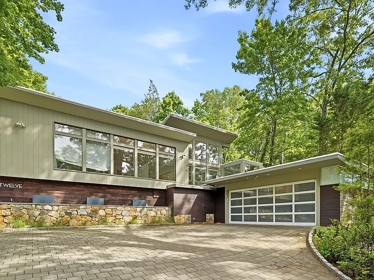 12 Seely Pl — Photo 2
