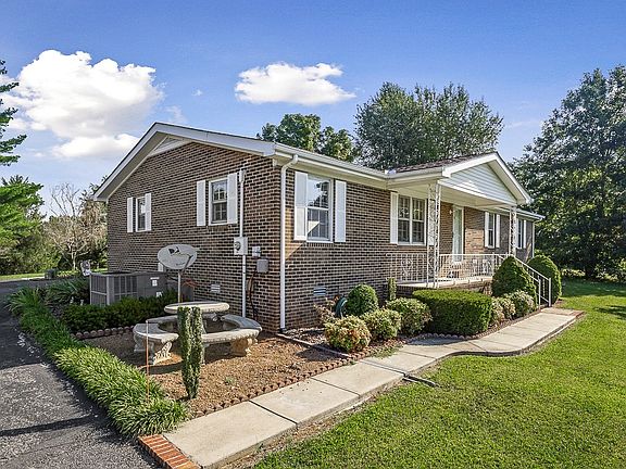3rd image of 74 Cumberland Dr