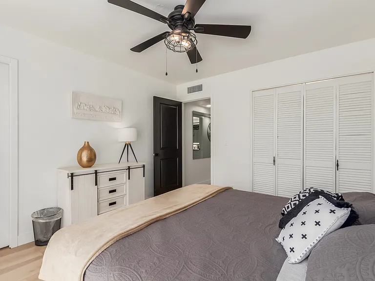2529 N Miller Rd — Photo 42