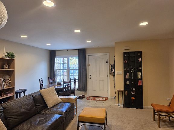 5th image of 1S282 Holyoke Ln