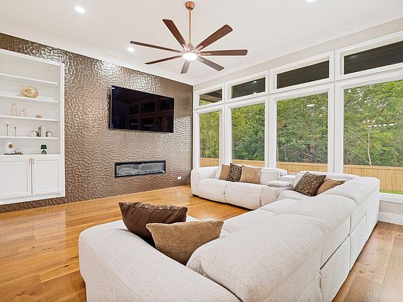 4th image of 1417 Wyndmere Dr