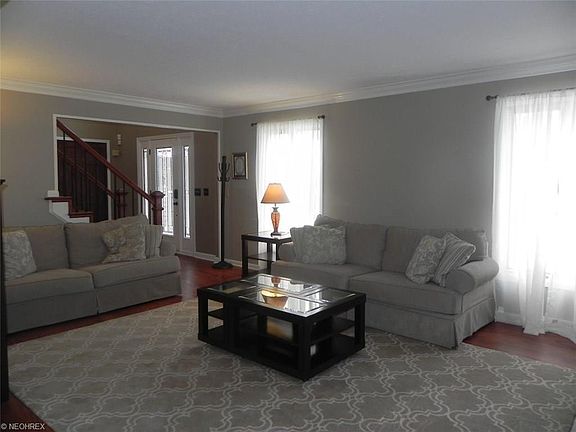 4th image of 27444 Hemlock Dr