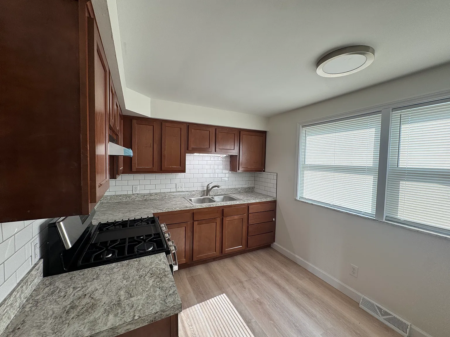 2 bed, $975 — Photo 3