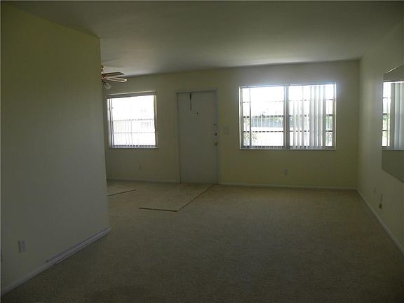3rd image of 69 Royal Oak Ct
