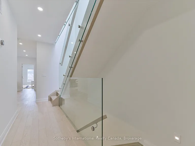 41 A Maple Ave N — Photo 17