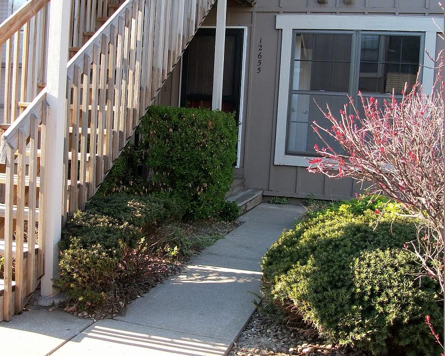 Inviting entry to single-level living.