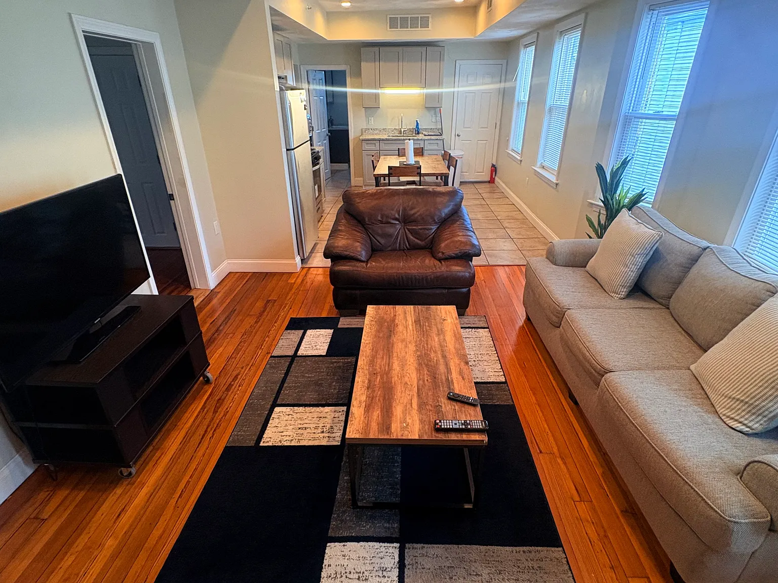 3 bed, 1100 sqft, $950 — Photo 3