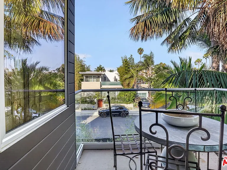 2425 Clement Ave — Photo 31