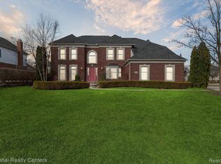 46390 Pinehurst Cir, Northville, MI 48168