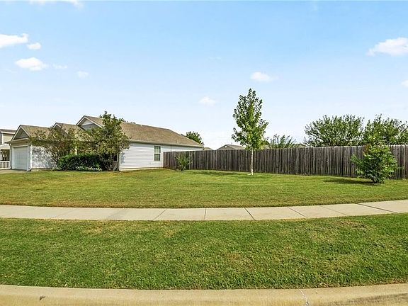 4th image of 15424 Nightshade Dr