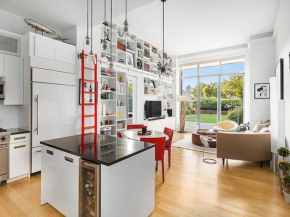 3rd image of 4630 Center Blvd APT 104