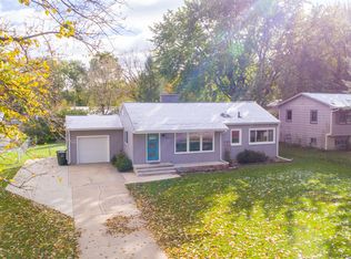 4122 Clearview Dr, Cedar Falls, IA 50613