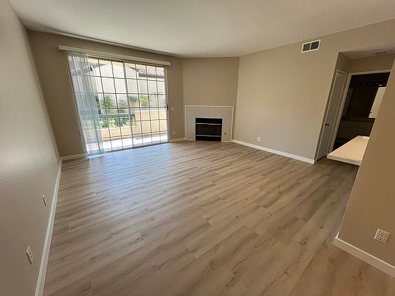 5th image of 24111 Del Monte Dr Unit 1