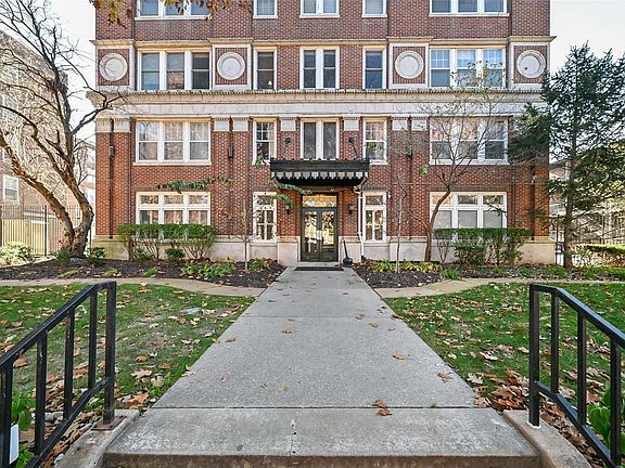 3rd image of 5330 Pershing Ave APT 503
