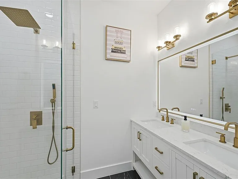 2075 Jewell Ave — Photo 15