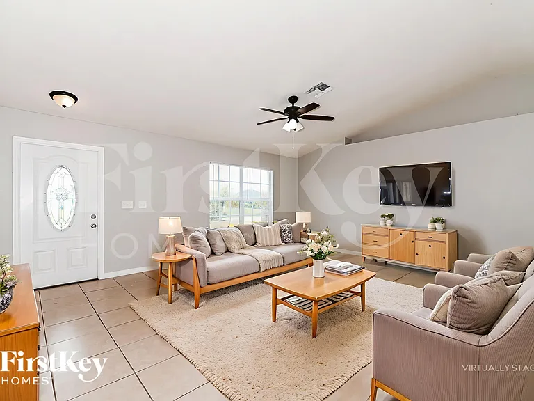 1412 NW 12th Pl — Photo 3