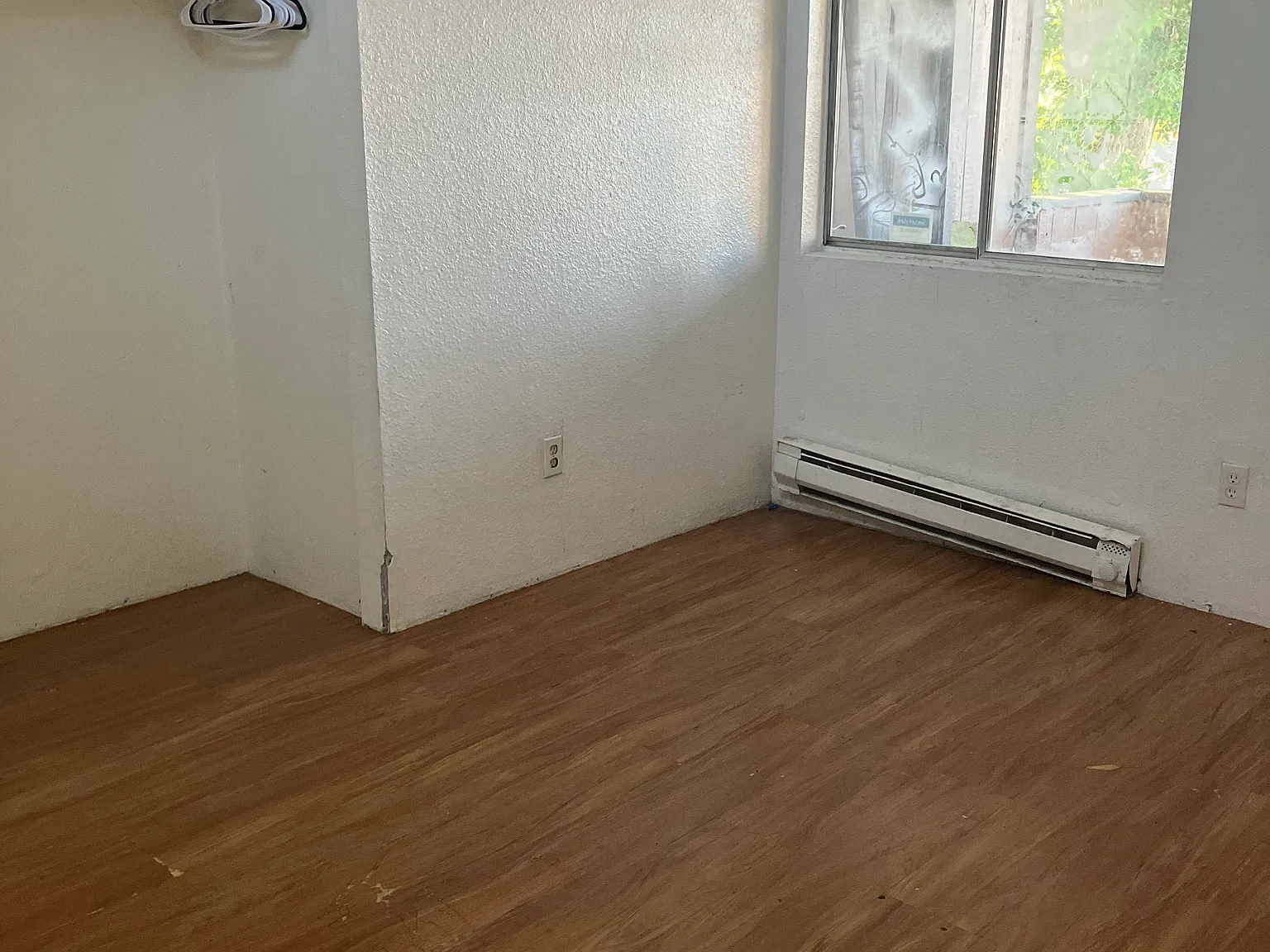 3 bed, 1200 sqft, $1,900 — Photo 4