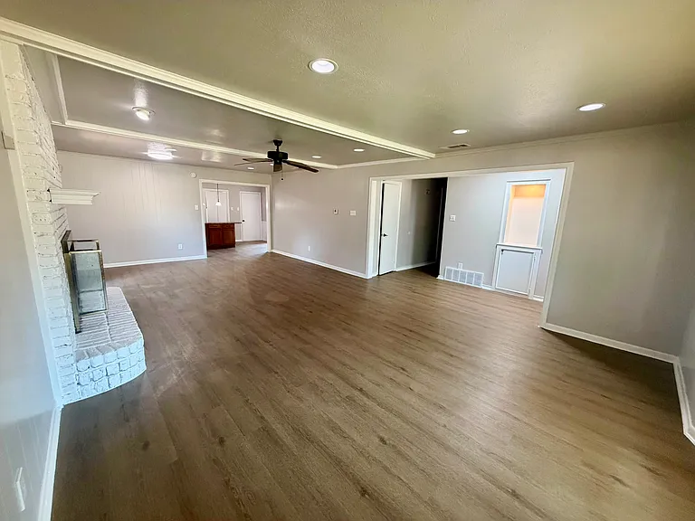 830 Windsor Pl — Photo 6