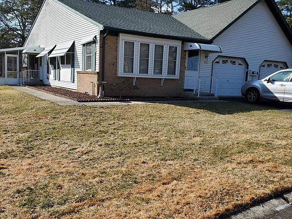 4th image of 22A Maplewood Dr