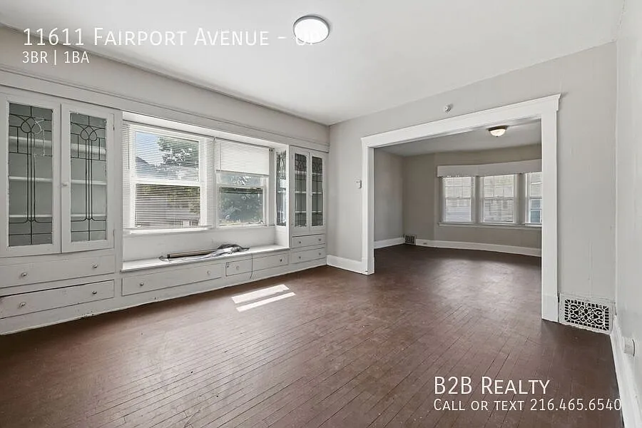 Charming 3-Bedroom Property In Prime Location | Move-In Special: 50% Off On 2nd Month's Rent — Photo 4