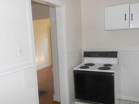 4th image of 3403 Maury St
