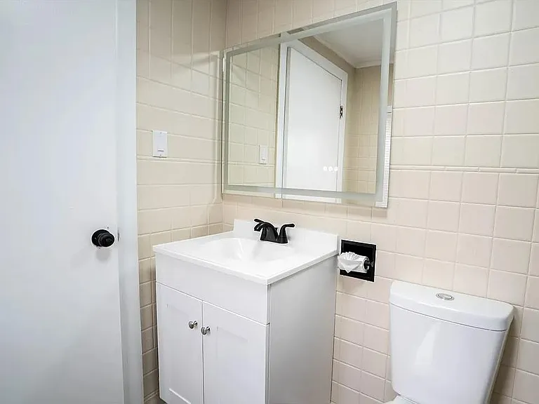 327 William St — Photo 11