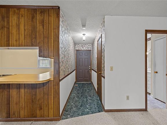 4th image of 3221 Oakridge Dr