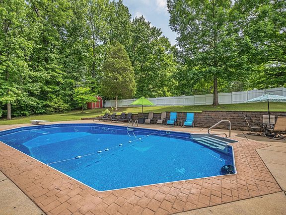 5th image of 206 Eastwood Dr #A