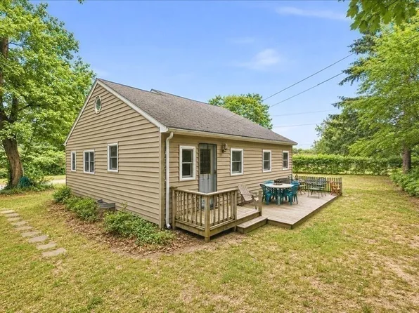 2 Hillwood Ave, Stoughton, MA 02072