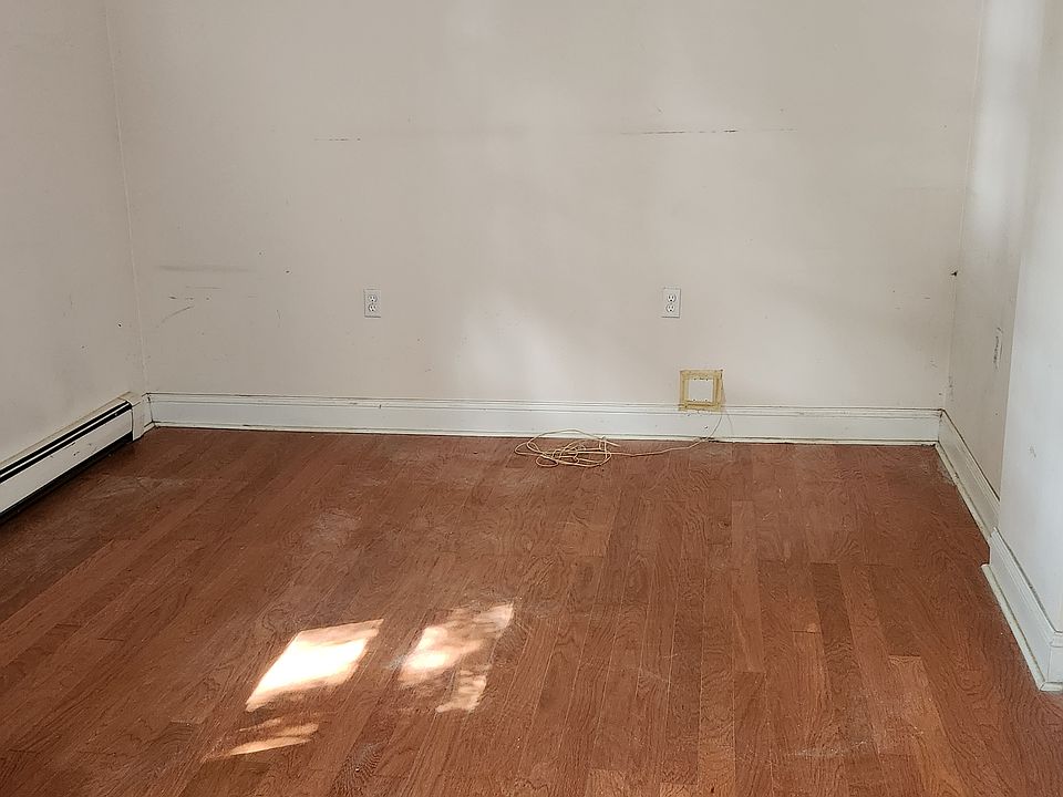 2nd image of 185 Maple St