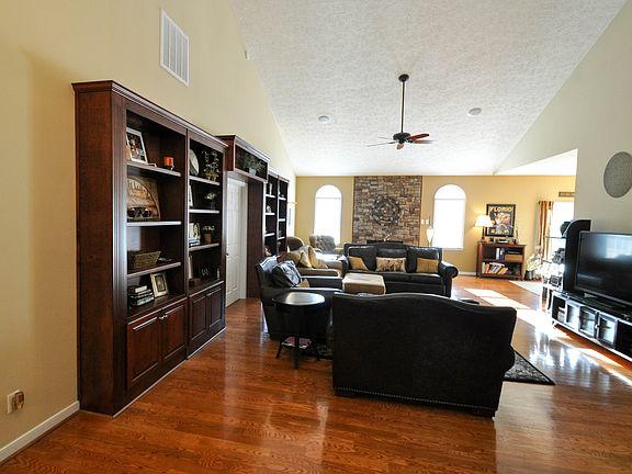 3rd image of 2541 Pineacre Ct