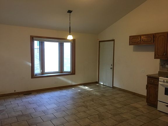 5th image of 449 Campbell Ave