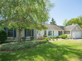 12 Lake Ct, South Haven, MI 49090