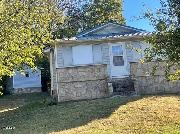 1341 Gists Creek Rd, Sevierville, TN 37876