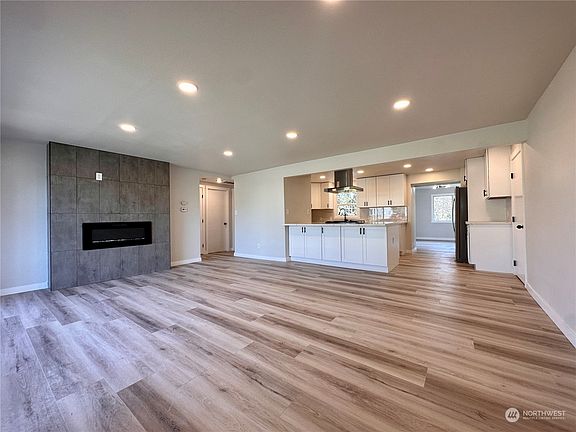 4th image of 4053 E C Street