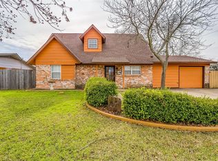 304 SE Robert St, Burleson, TX 76028