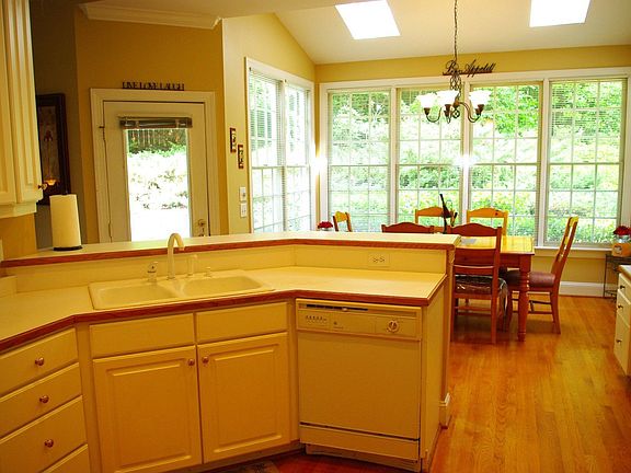 Kitchen with breakfast nook