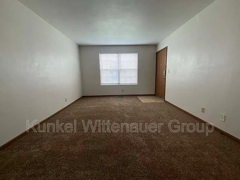 2 bed, 1.0 bath, 950 sqft, $1,050 — Photo 4