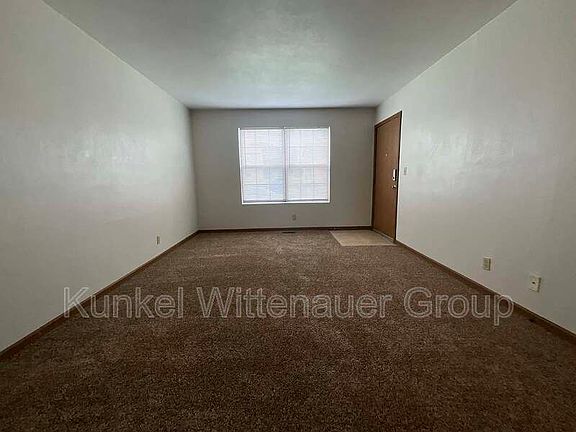 4th image of 921 Georgetowne Dr